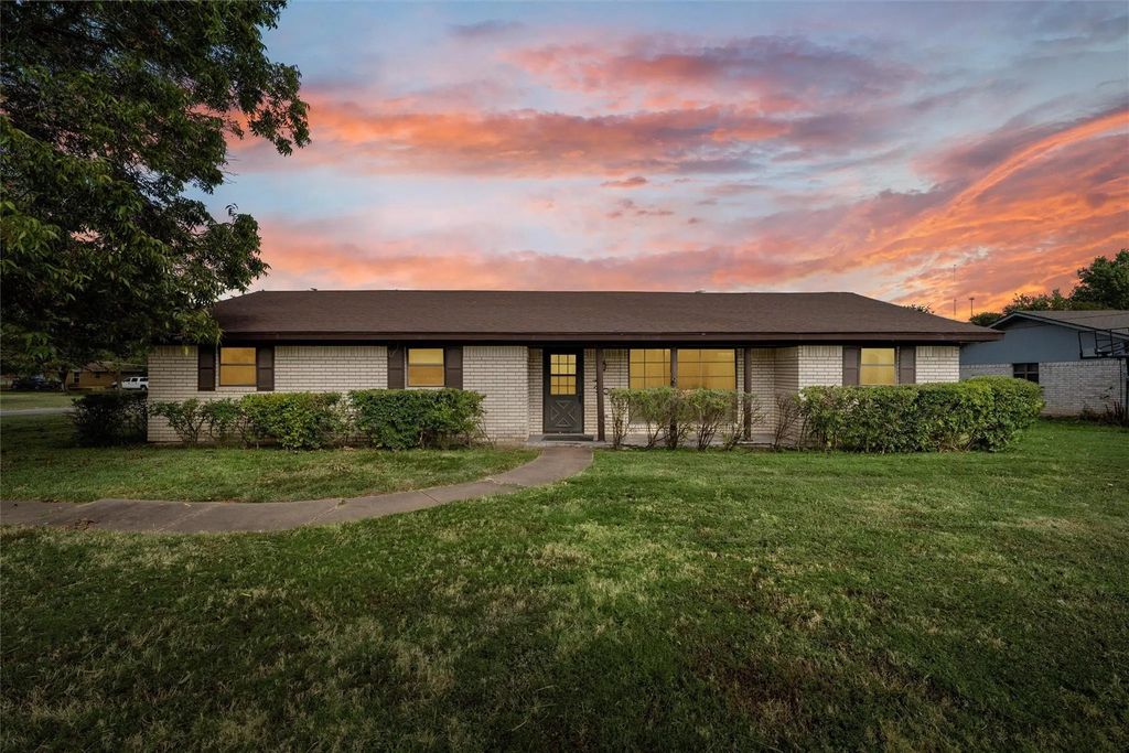 300 Ivy Lane, Hewitt