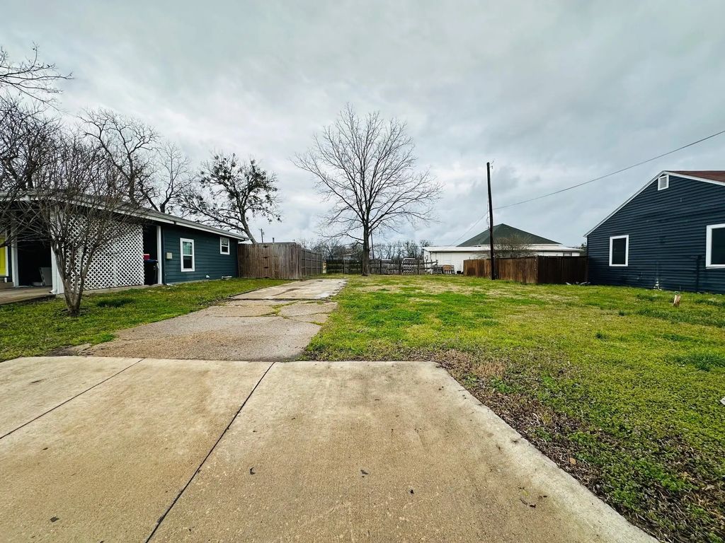 2412 First Street, Caddo Mills