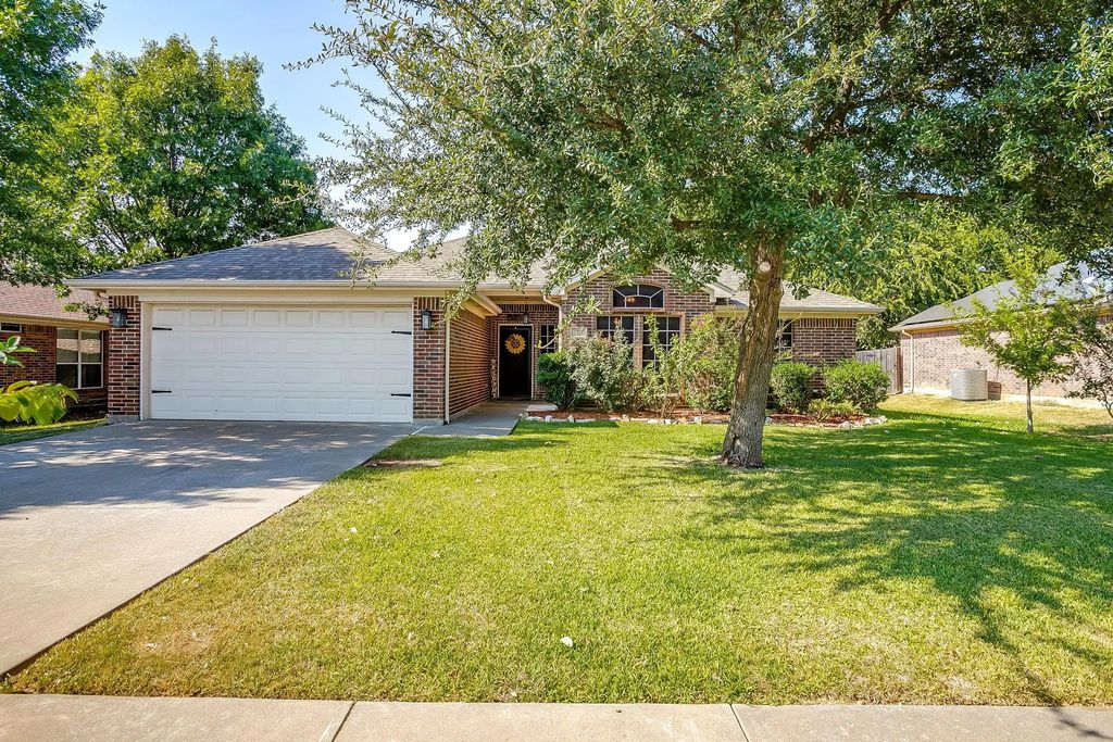1116 Brown Crest Road, Burleson