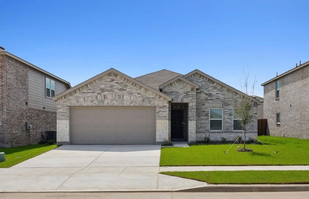 4425 Benham Drive, Fort Worth