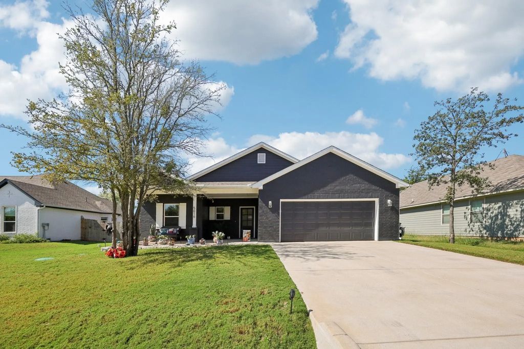 5616 Mesa Loop, Granbury