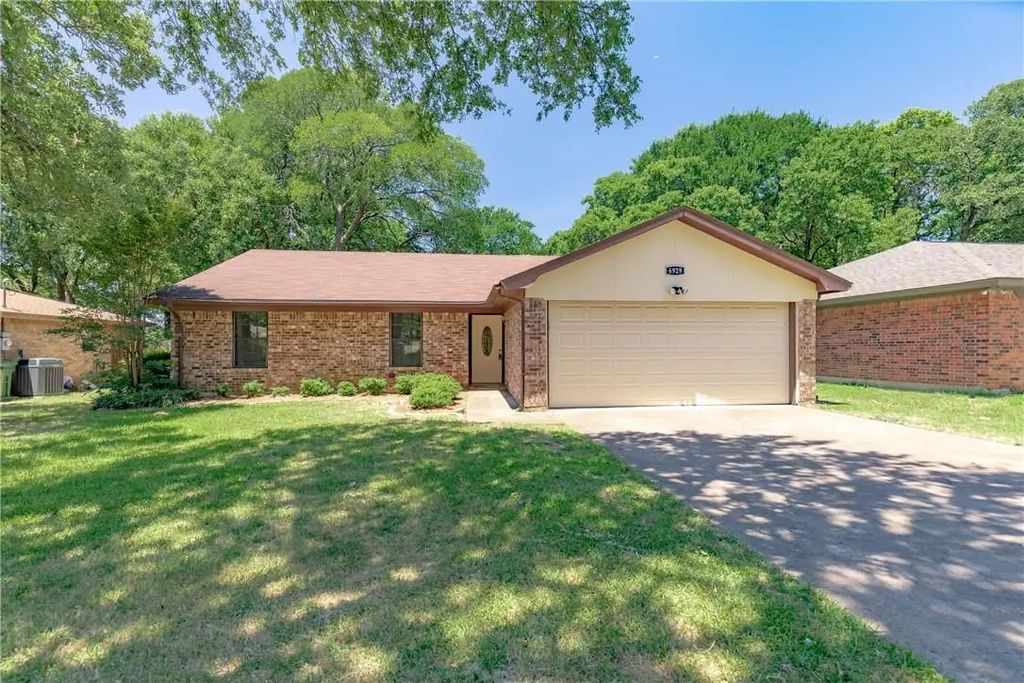 6929 Briardale Drive, North Richland Hills
