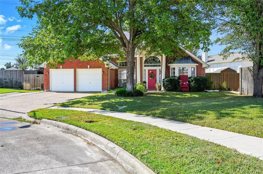 113 Commonwealth Circle, Grand Prairie