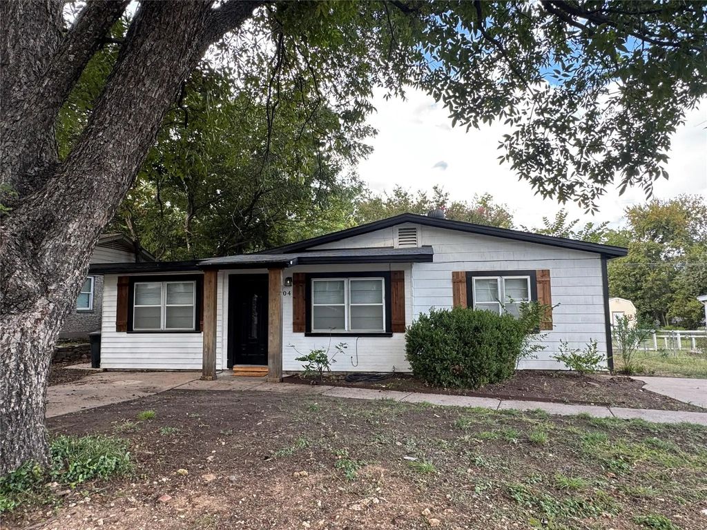 204 Live Oak Lane, Weatherford