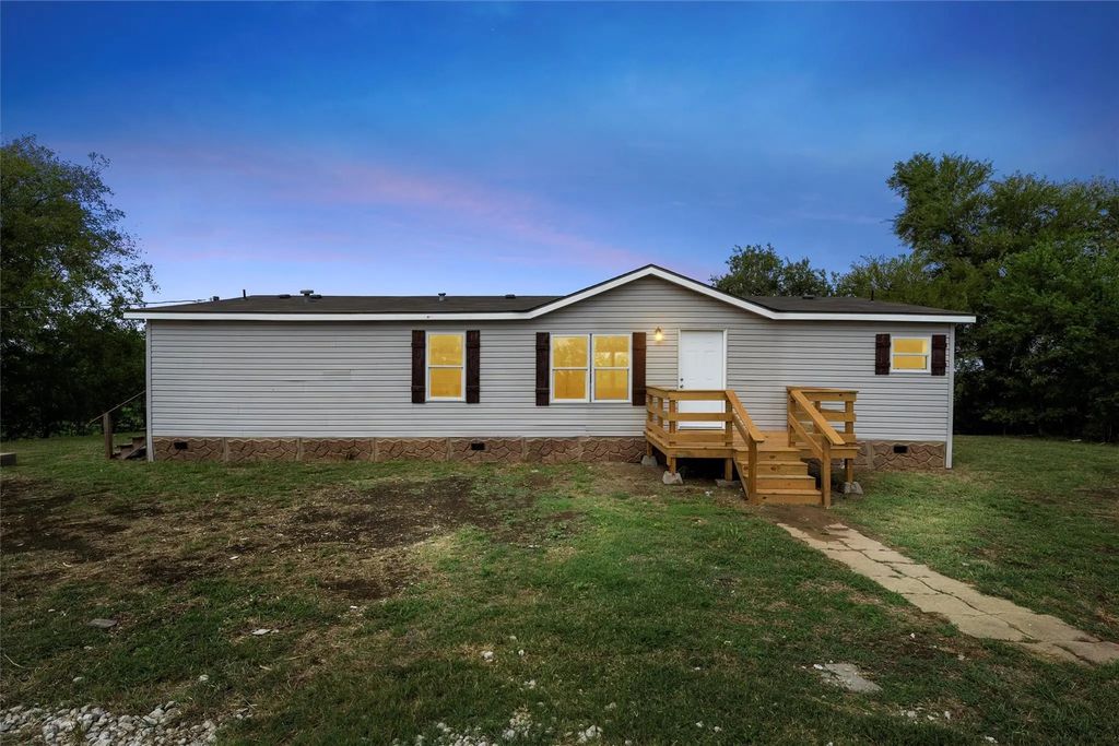 1305 Kirkland Hill Road, Axtell