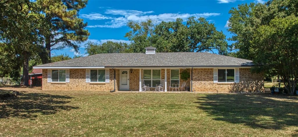 1204 Honeysuckle Drive, Keene