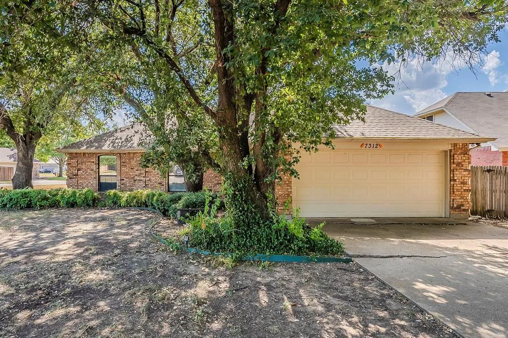 7312 Andrea Court, North Richland Hills