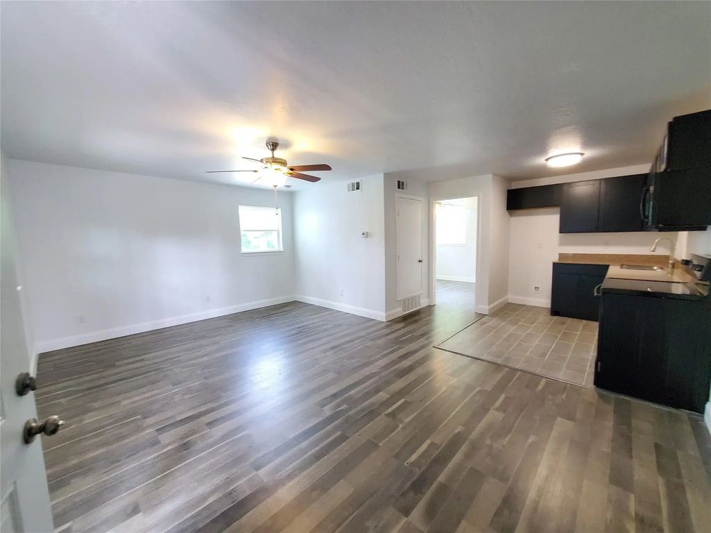 2004 Wesley Street 4, Greenville