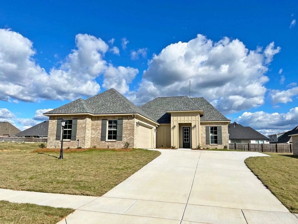 273 Woodcrest Drive, Stonewall