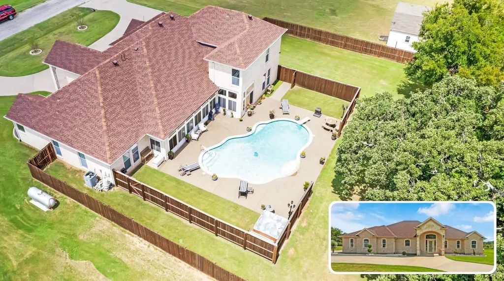 3203 Walnut Creek Parkway, Granbury