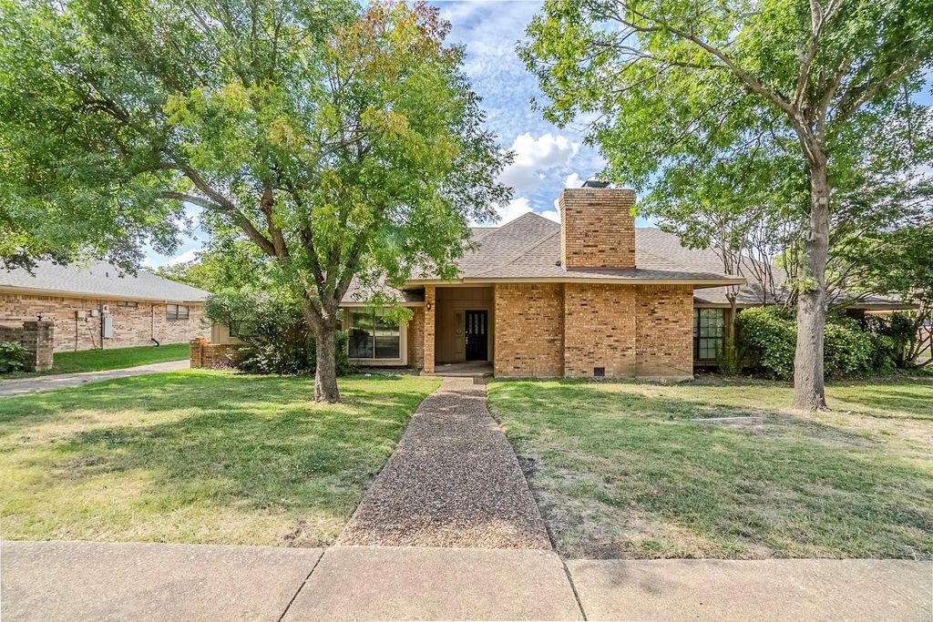 1409 Carriage Lane, Garland
