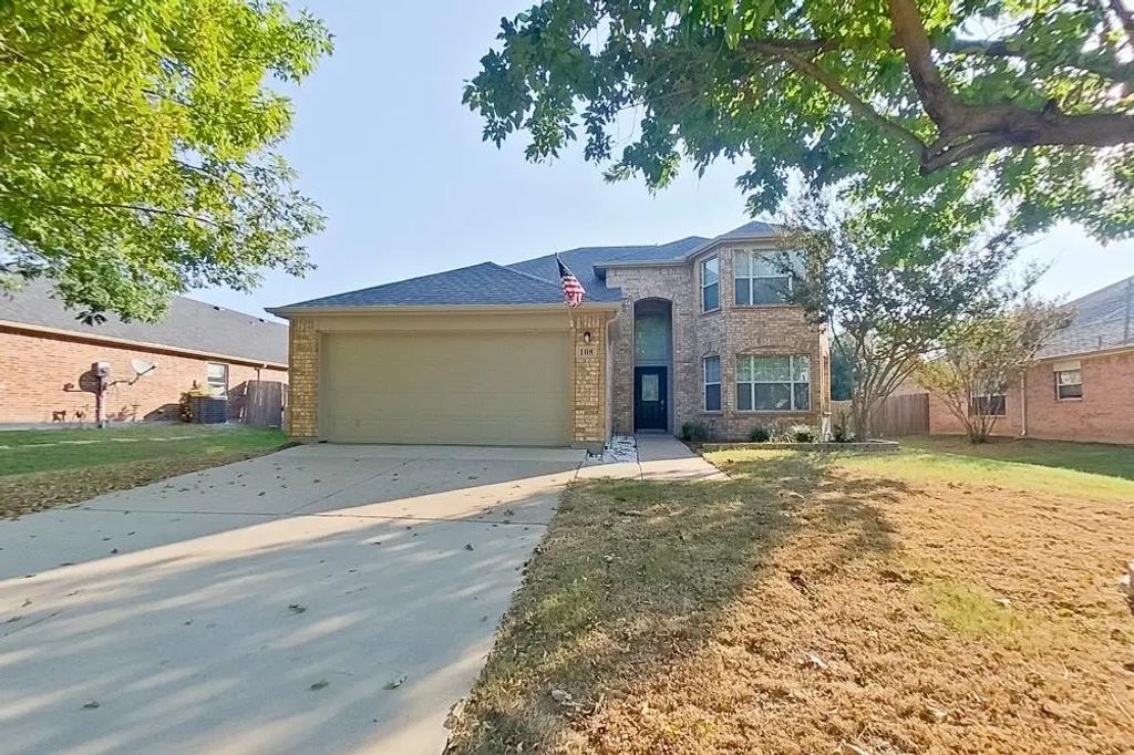 108 Bear Trail, Waxahachie