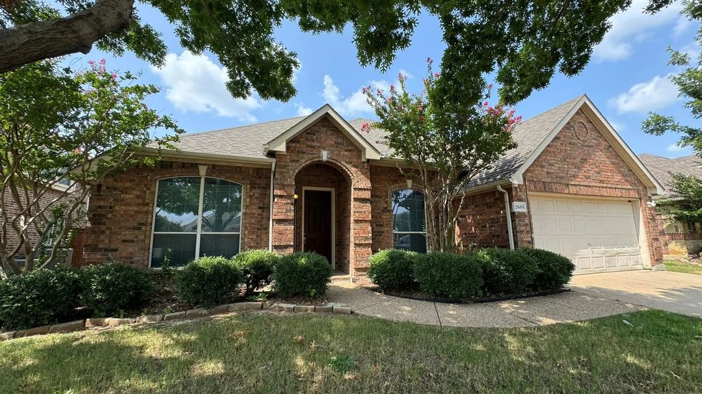 2688 Fuente, Grand Prairie