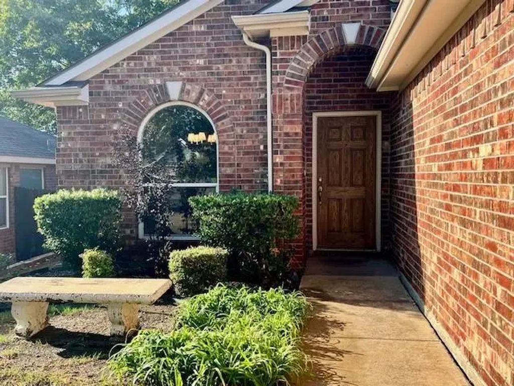 6725 Sierra Madre Drive, Fort Worth