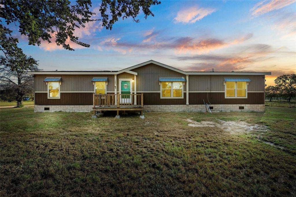 1605 Cloverleaf Road, Bellmead