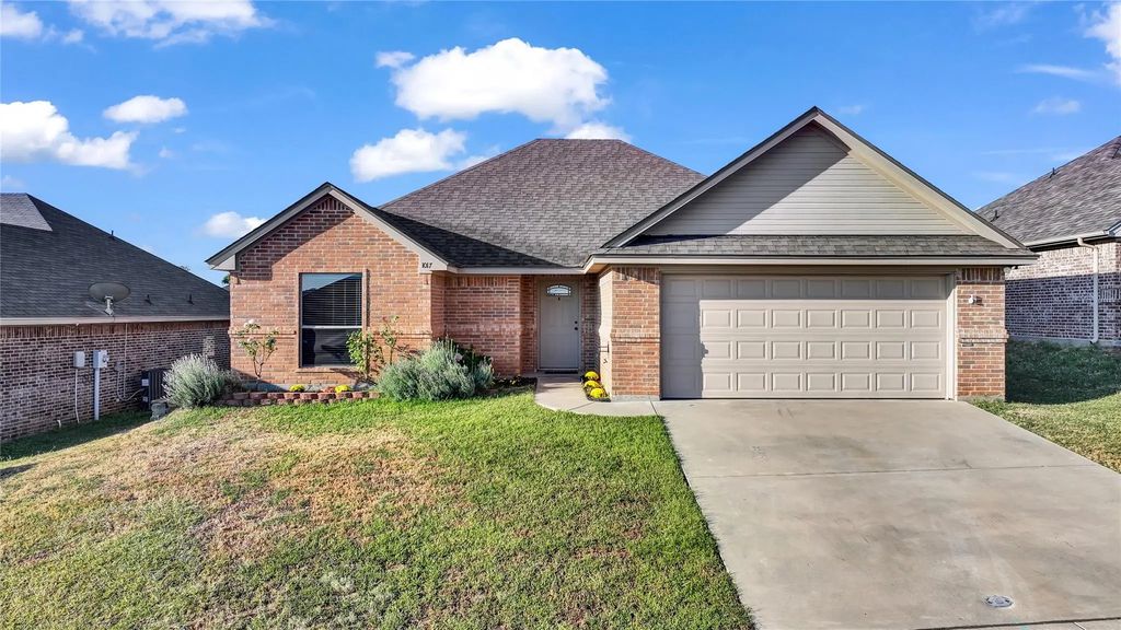 1017 Inverness Drive, Weatherford