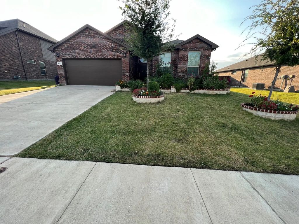 1112 Berwick Court, Saginaw