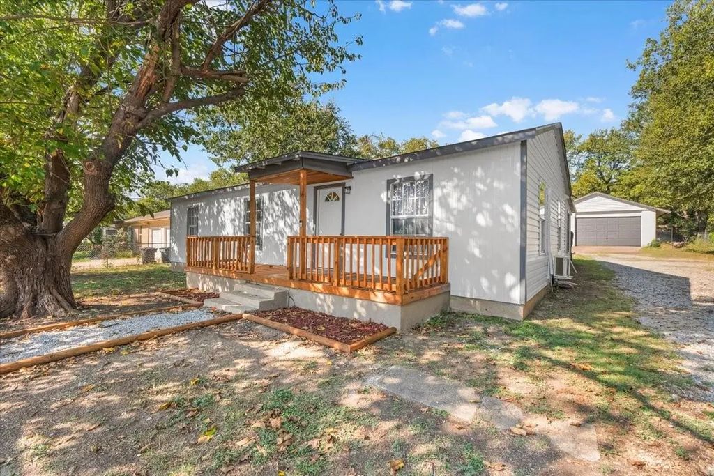 2121 Andover Street, Fort Worth