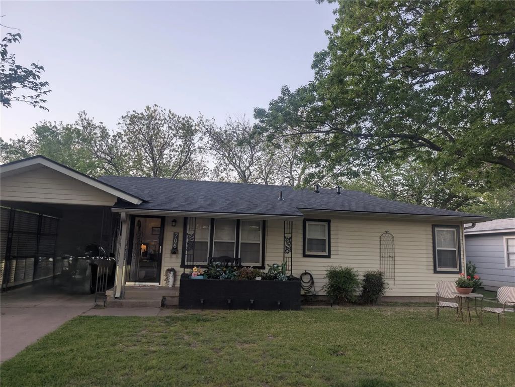 706 W Bloodworth Street, Olney