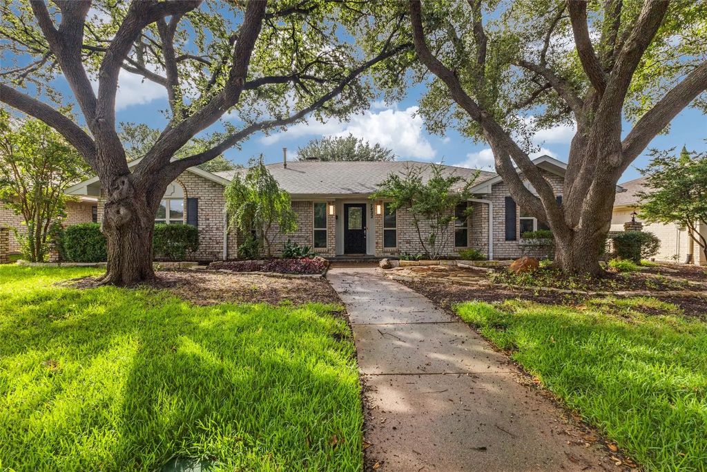 7422 Foxworth Drive, Dallas