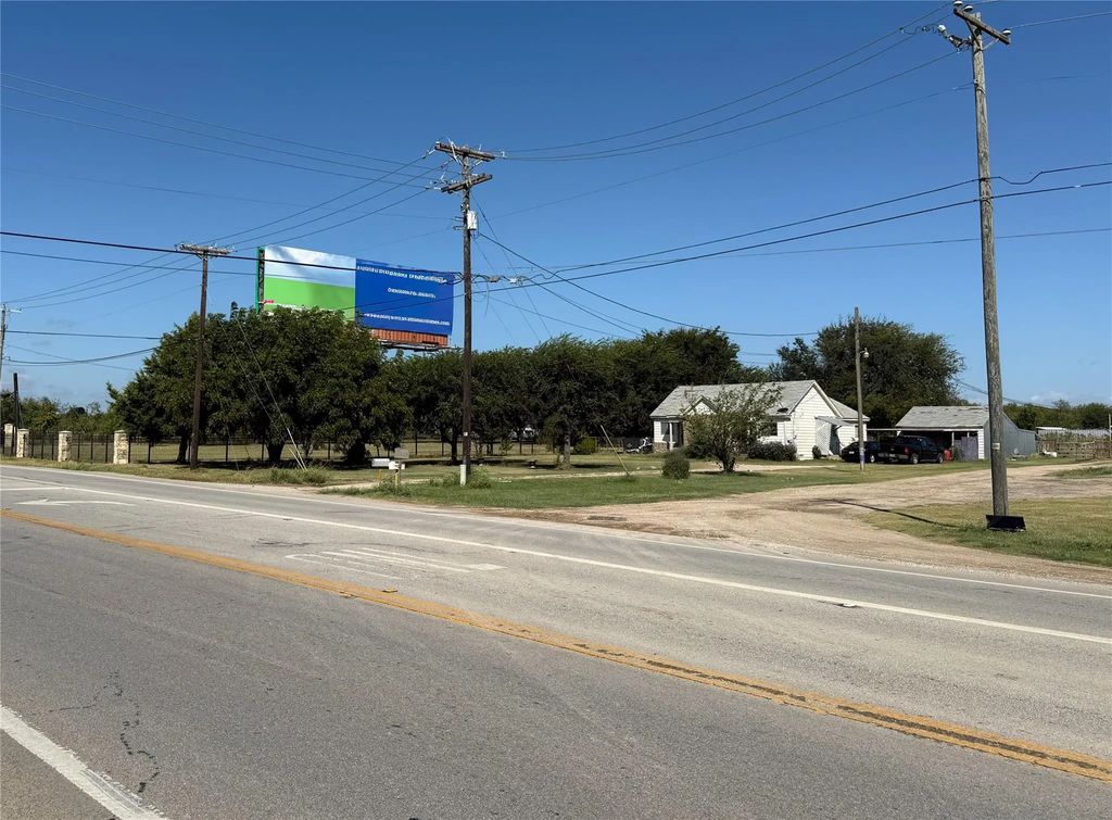 2000 Fm 1187, Crowley