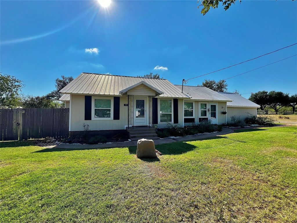 713 Spring Street, Granbury