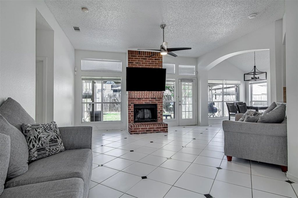 6006 Team Court, Arlington