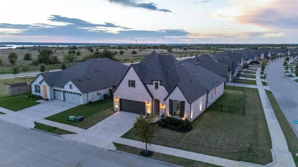 6344 Tavolo Parkway, Fort Worth