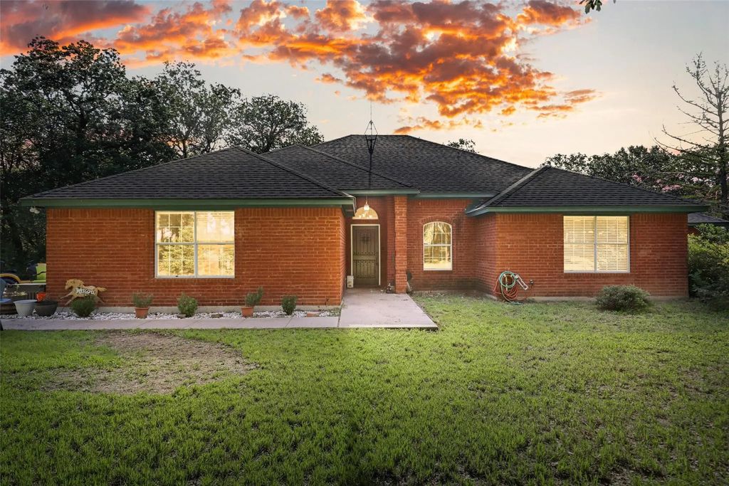 1643 Lacy Drive, Lipan