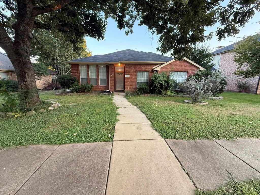 1022 Dickens Lane, Allen