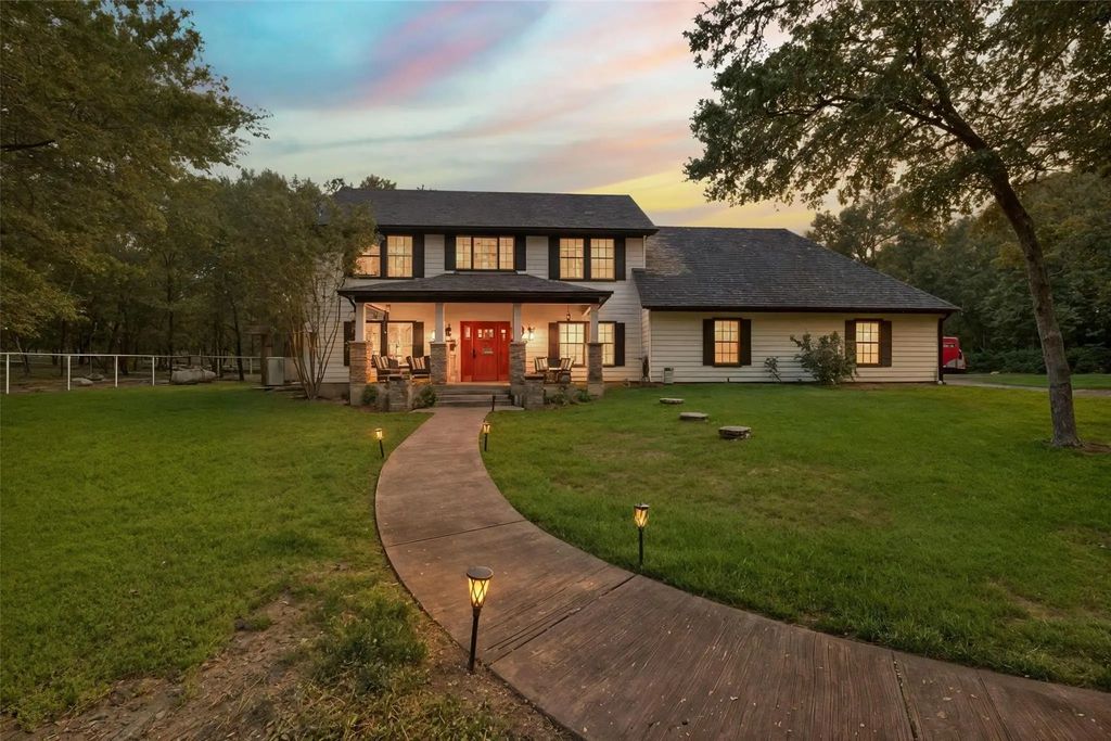 1700 Adams Lane, Azle