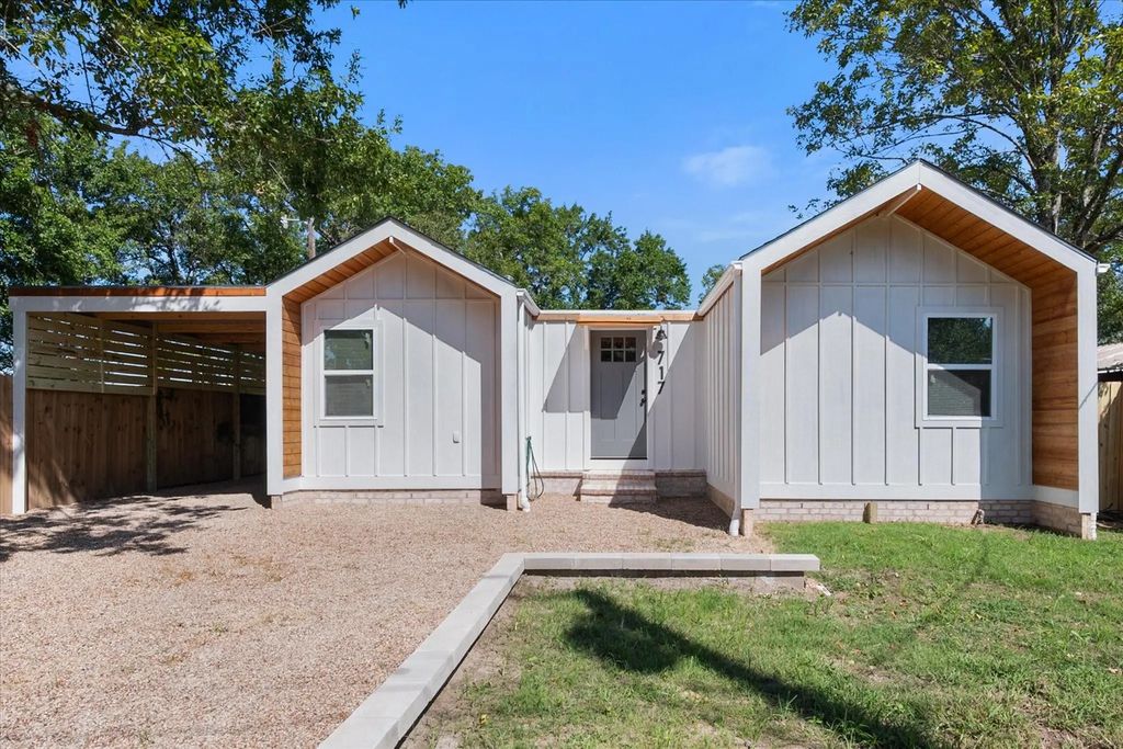 717 Alice Street, Mexia