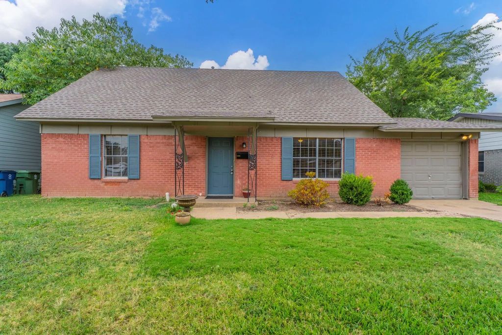 1131 Pebblebrook Drive, Lewisville