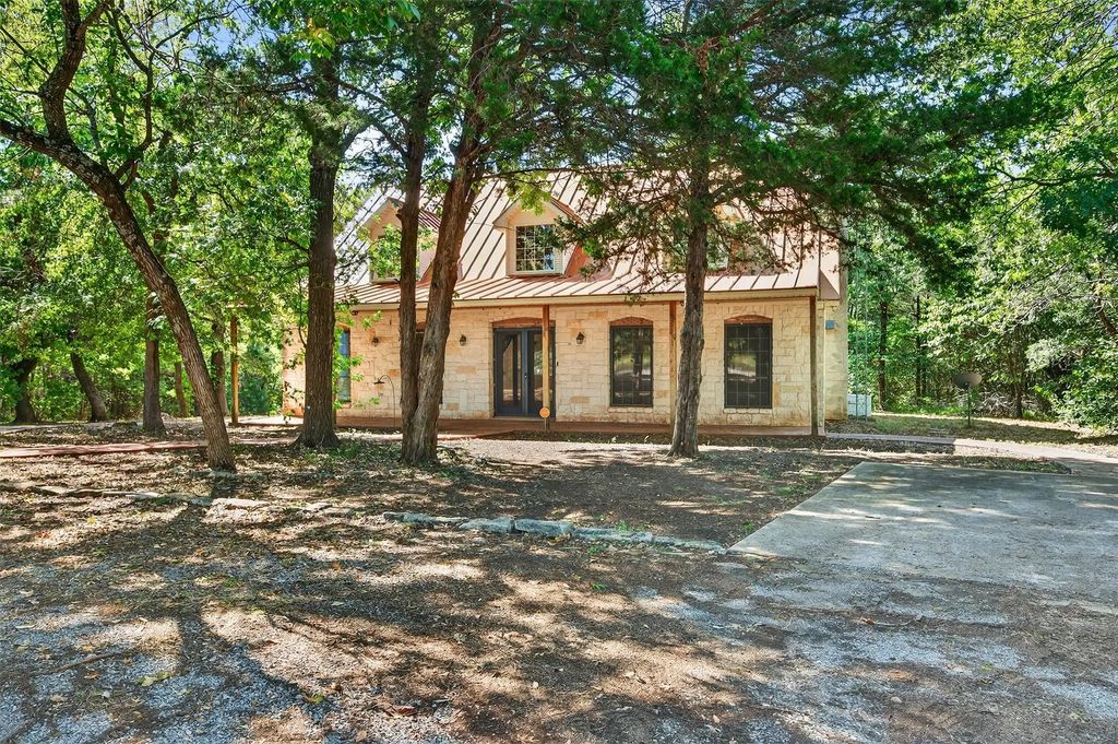 2315 County Road 3105, Bonham