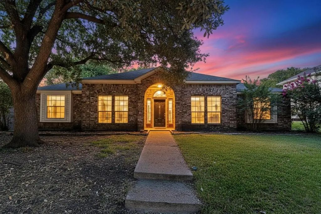 820 Charter Oak Street, Allen