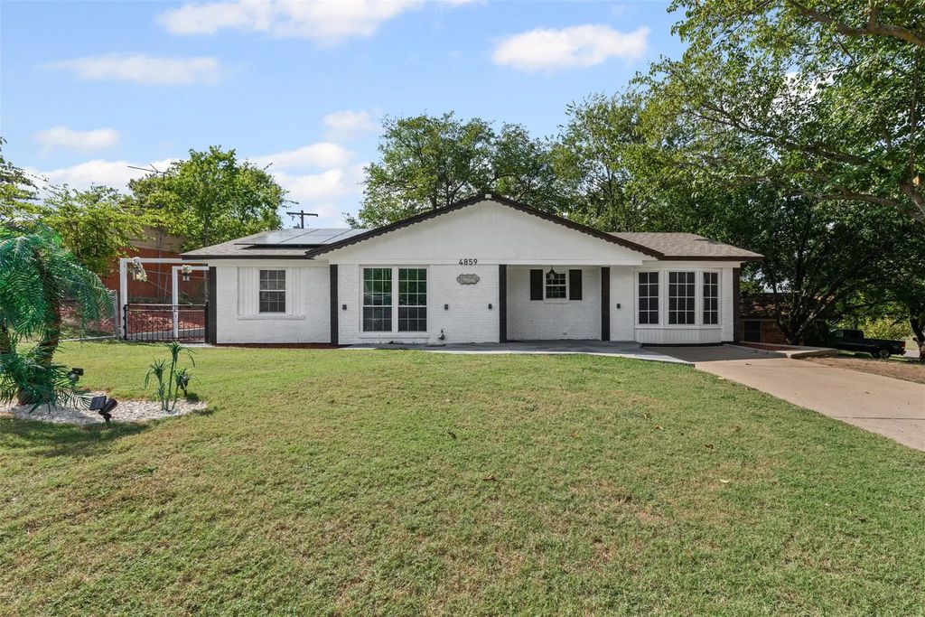 4859 Ivy Hill Court, Fort Worth