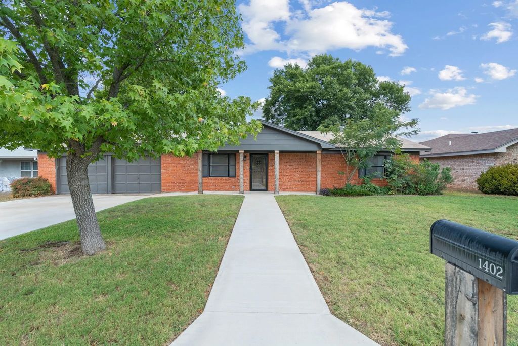 1402 Simms Avenue, Cisco