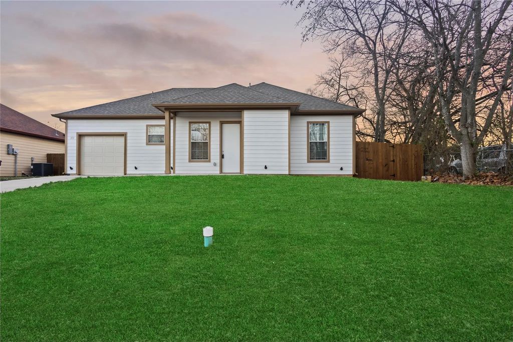 503 S 5th Street, Bonham