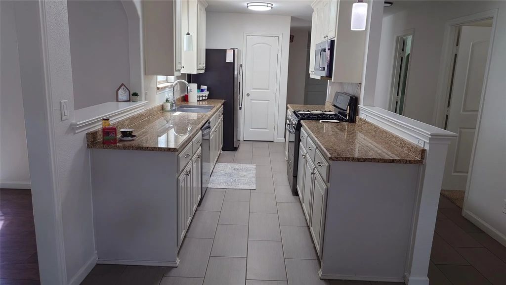 203 Arnett Drive, Euless