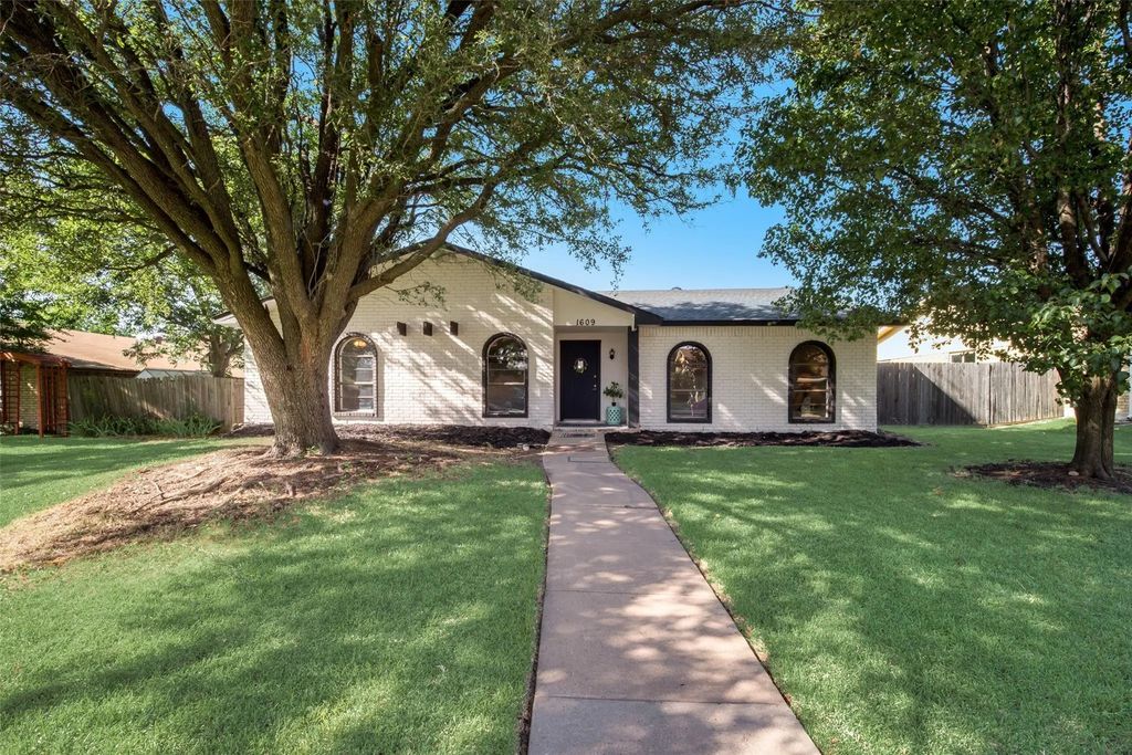 1609 Canadian Trail, Plano