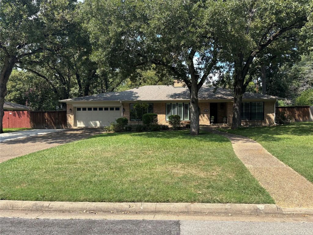 1004 Bryn Mawr Street, Corsicana