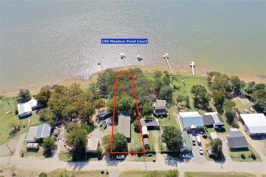 190 Meadow Pond Court, Runaway Bay