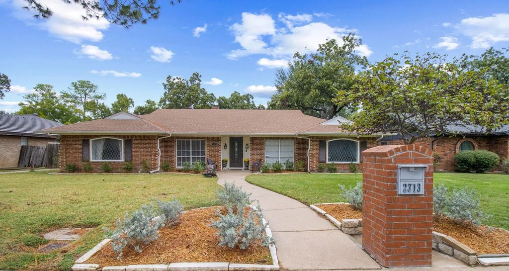 2313 Perryland Drive, Arlington