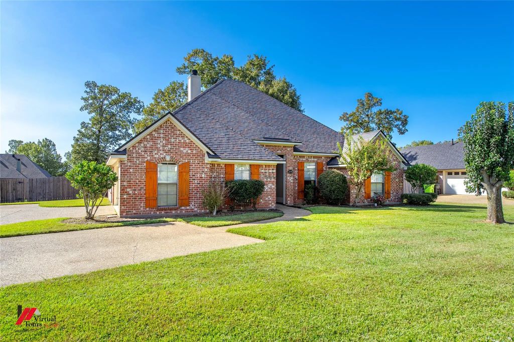 1808 Sparrow Ridge, Haughton