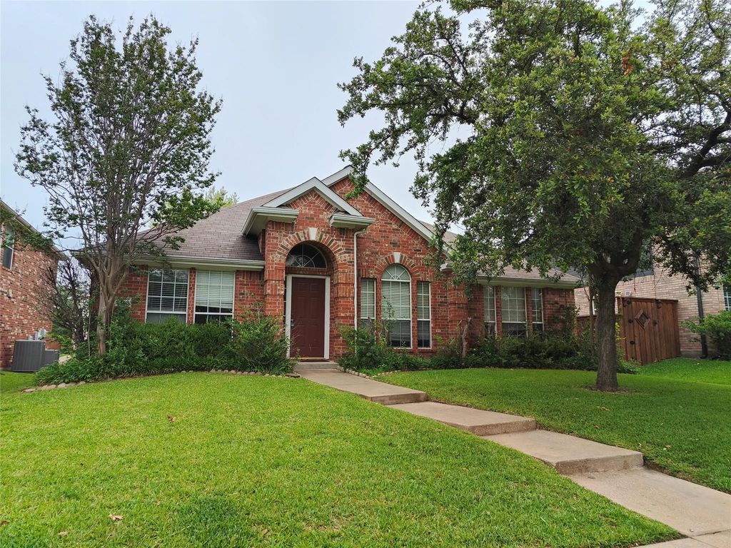 2453 Hunters Run Drive, Plano