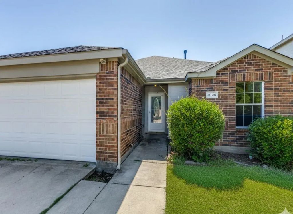 2004 Brook Meadow Drive, Forney