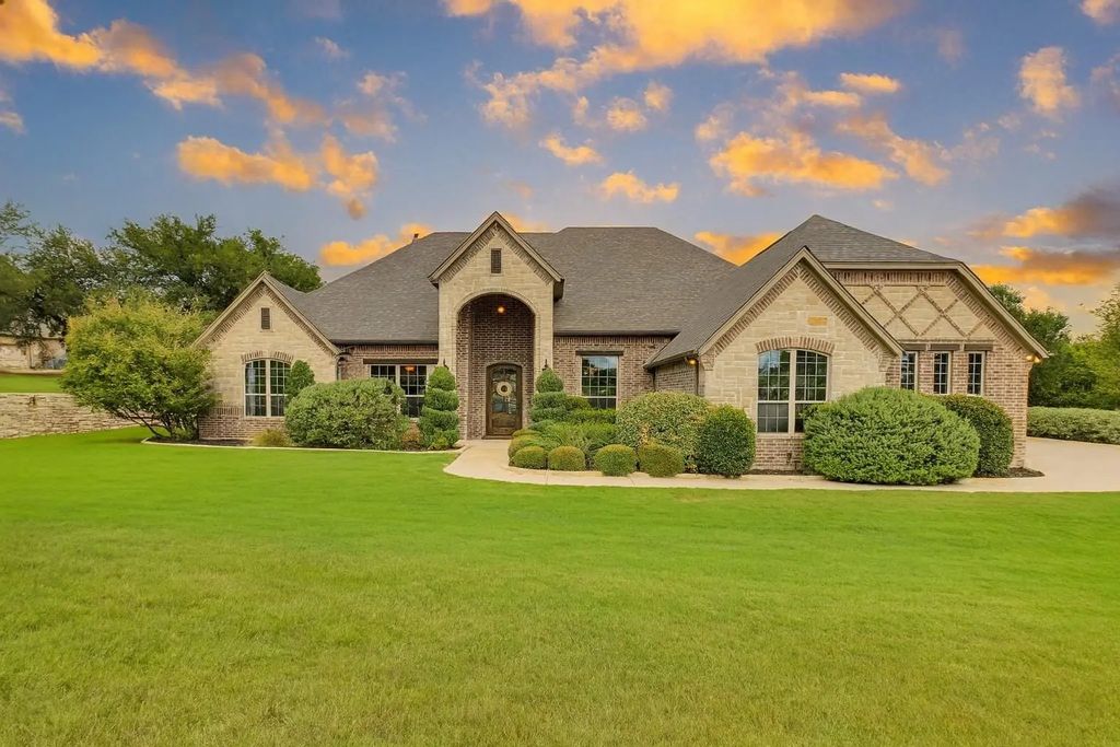 2104 Darby Dan Court, Granbury