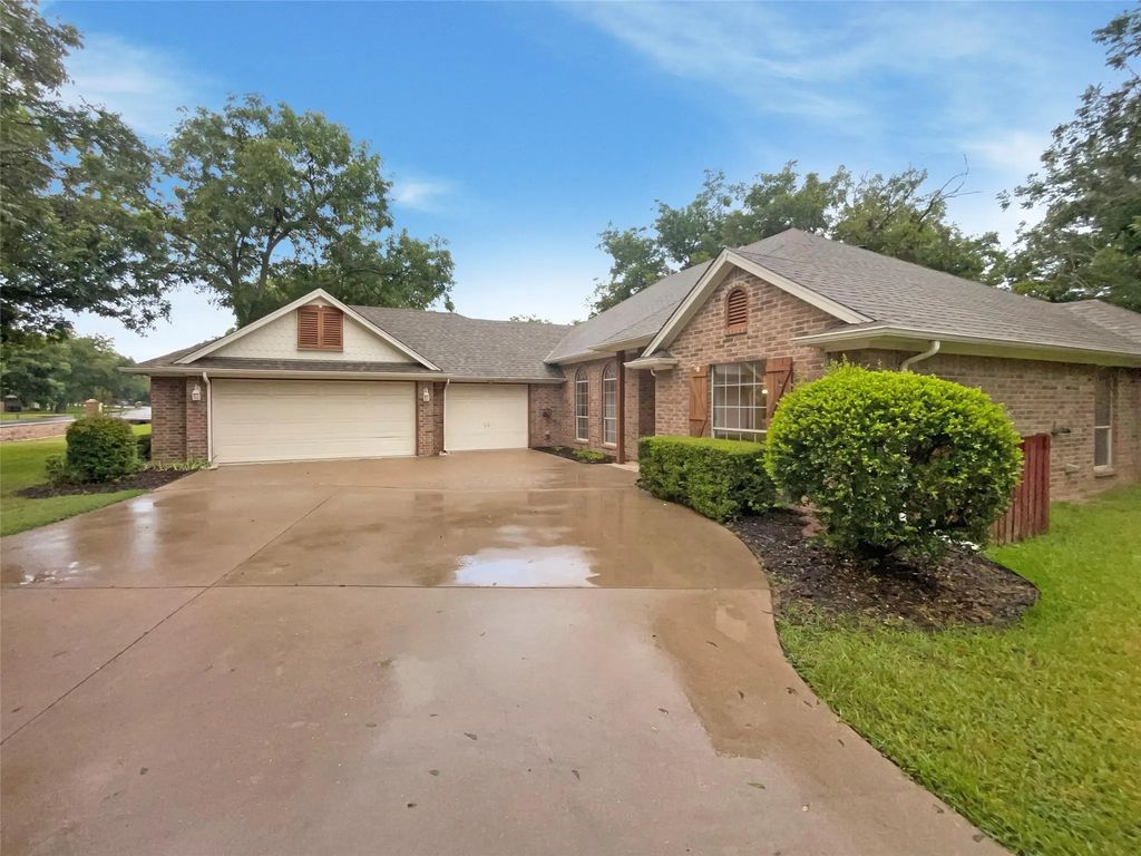 9318 Monticello Drive, Granbury