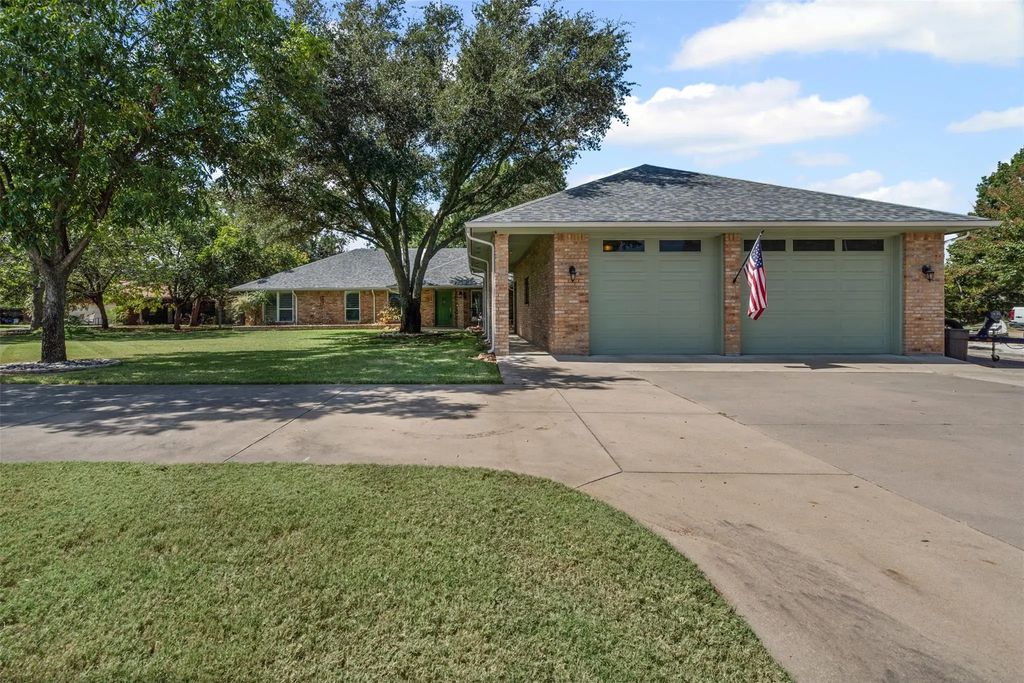4012 Apache Trail Court, Granbury