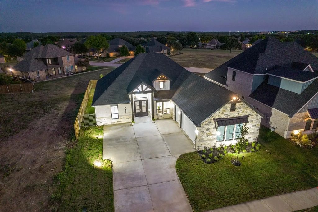 912 Bandon Dunes Drive, Burleson